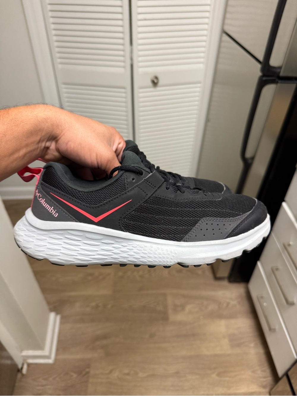 Columbia Vertisol Trail Black Salmon Rose Women Size 9.5 Used